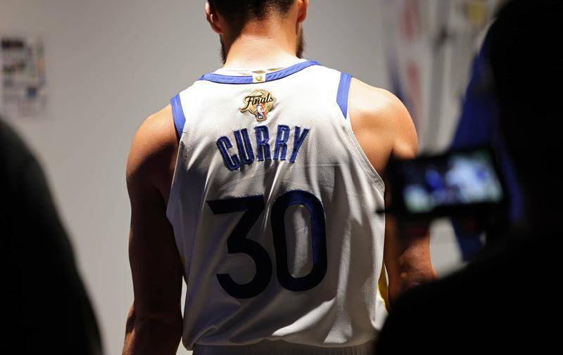 蔚蓝新能源行业标志设计案例